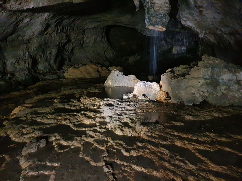les-grottes-d-eaux-chaudes_7