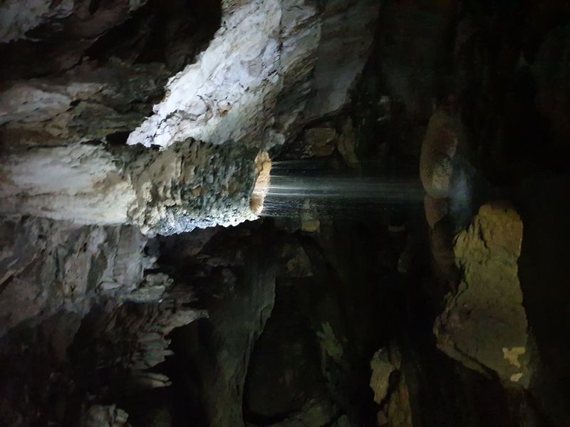 les-grottes-d-eaux-chaudes