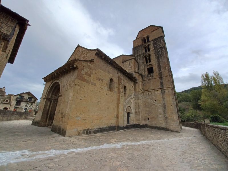 monastere-saint-jean-de-la-pena_3