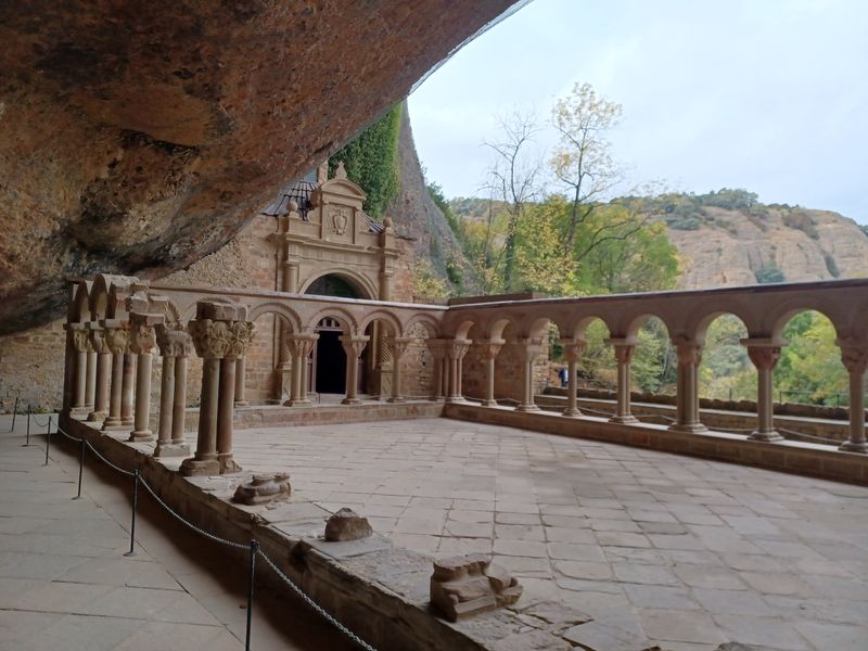 monastere-saint-jean-de-la-pena_14