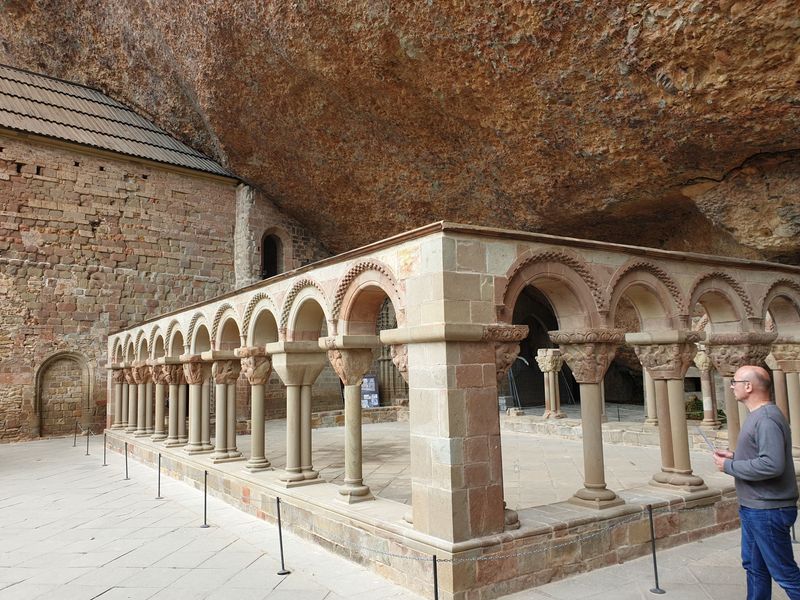monastere-saint-jean-de-la-pena_11