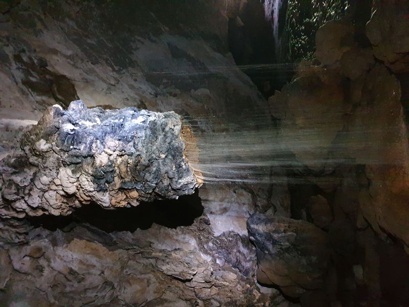 les-grottes-d-eaux-chaudes_3